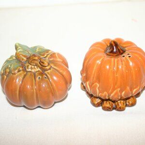 Small Ceramic Pumpkin Shaped Salt & Pepper Shaker Set B-229